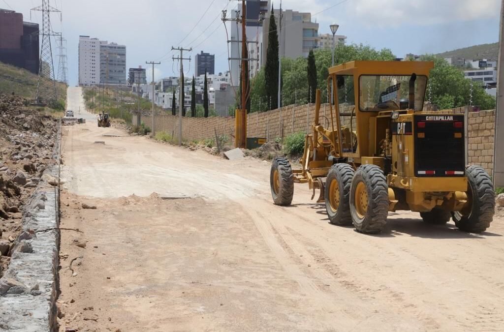 El programa Vialidades Potosinas mantiene obras en avenidas principales para poner al día la movilidad de la Capital