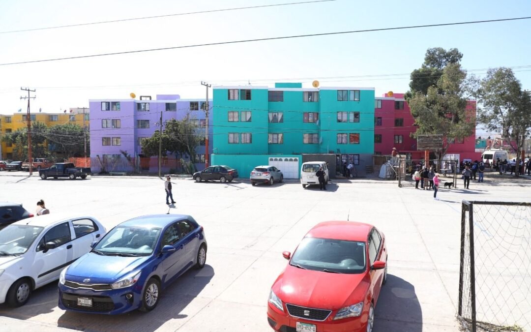 Gobierno de la Capital dignifica la viviendas potosinas, al pintar las fachadas con el programa De Corazón mi Casa