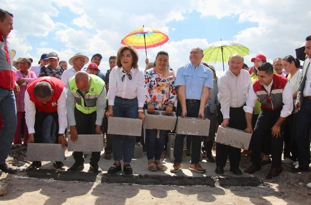 Alcalde Enrique Galindo pone la primera piedra del panteón de Villa de Pozos; atiende un compromiso histórico con sus pobladores