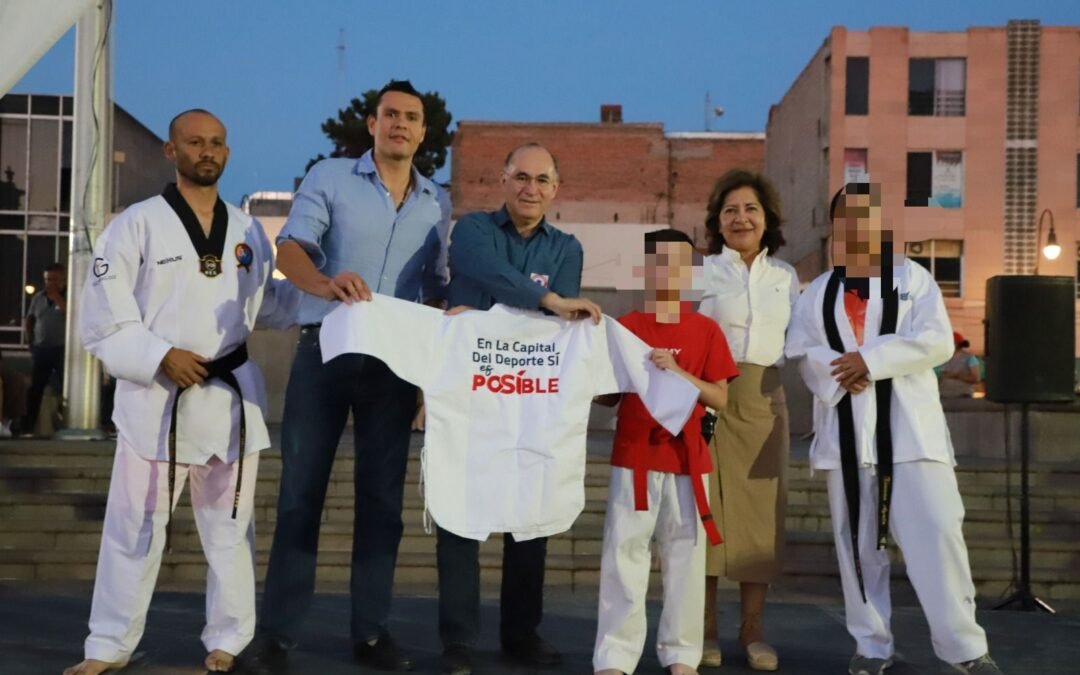 Apoyo decidido a jóvenes deportistas, Alcalde Enrique Galindo entrega uniformes a más de 500 niños y niñas