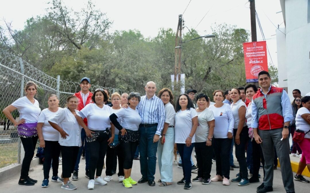 Alcalde Enrique Galindo entrega pavimentación de la calle Potosí – Rioverde, que mejora la calidad de vida al norte de la ciudad