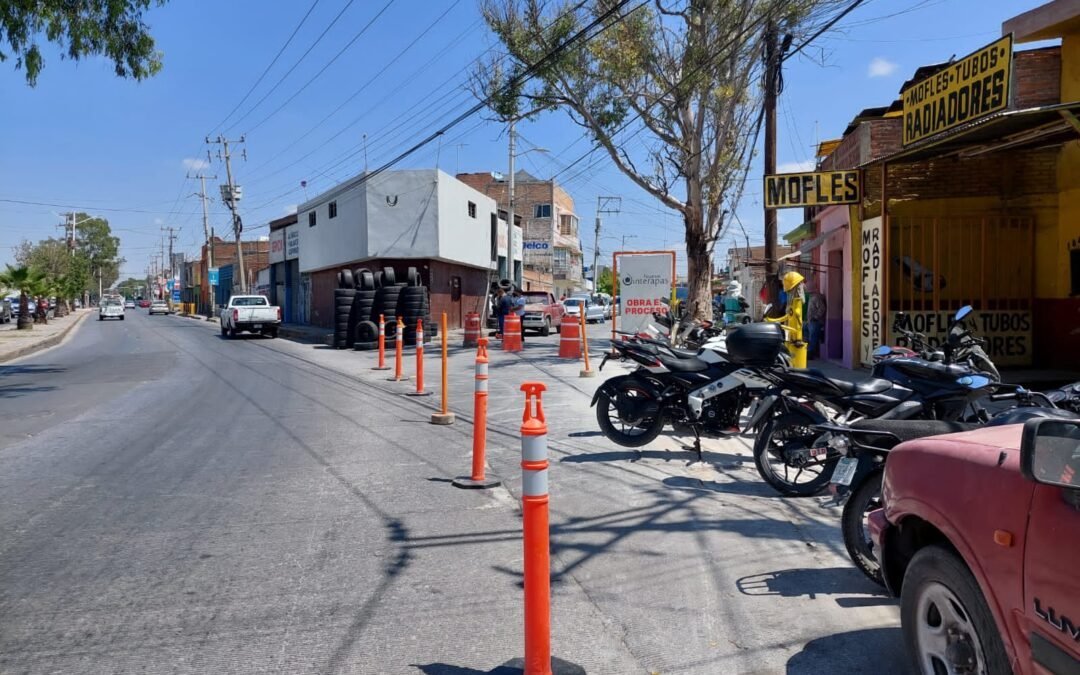 ATIENDE INTERAPAS PETICIONES DE VECINOS DEL BARRIO DE SANTIAGO; INICIA REPARACIÓN DE DRENAJE COLAPSADO
