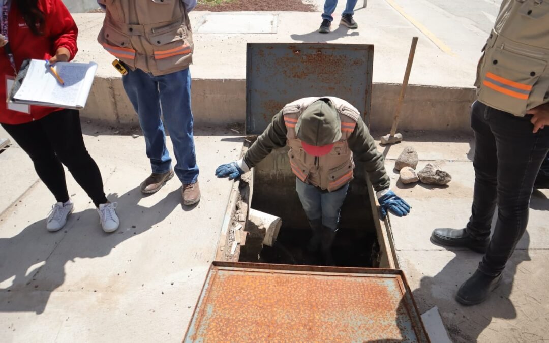 INTERAPAS SE FAJA PANTALONES Y CLAUSURA A DEUDORES