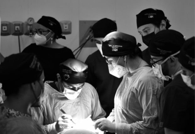 “Detrás de una sonrisa”, exposición fotográfica que da testimonio al trabajo con pacientes con labio paladar hendido