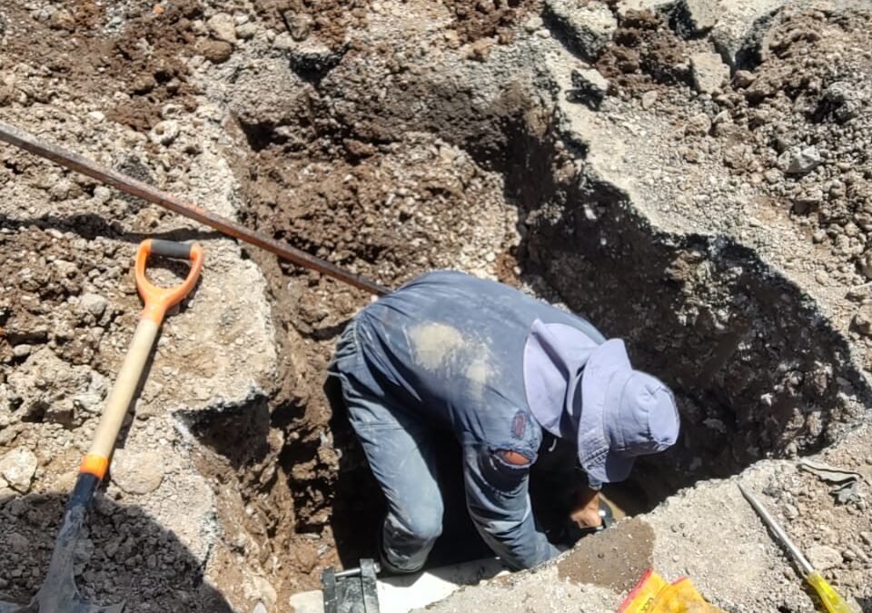 INTERAPAS ATIENDE MEGA FUGA EN EL EJIDO “LA LIBERTAD” EN VILLA DE POZOS