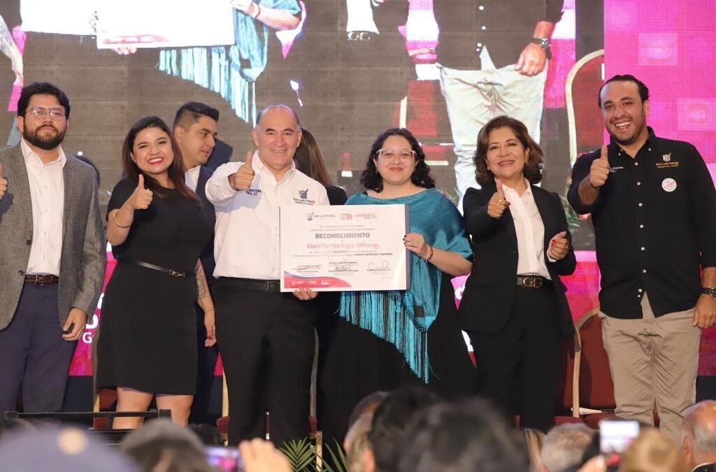 En emotivo evento, Alcalde Galindo entrega Premios Municipales de la Juventud a potosinos destacados en distintas áreas