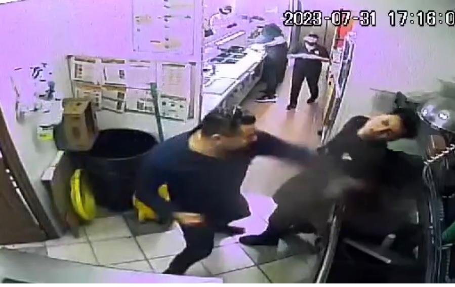 ENFURECIDO GOLPEA EMPLEADO DE SUBWAY