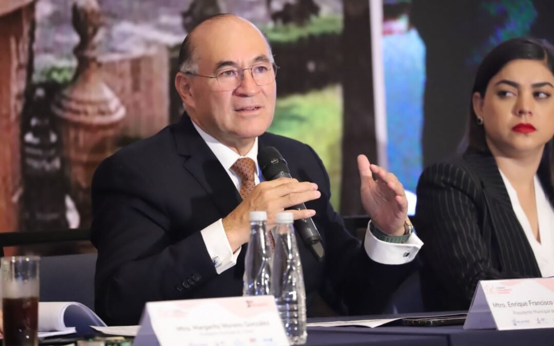 En Conversatorio, Alcalde Enrique Galindo destaca los programas municipales a favor de las familias potosinas