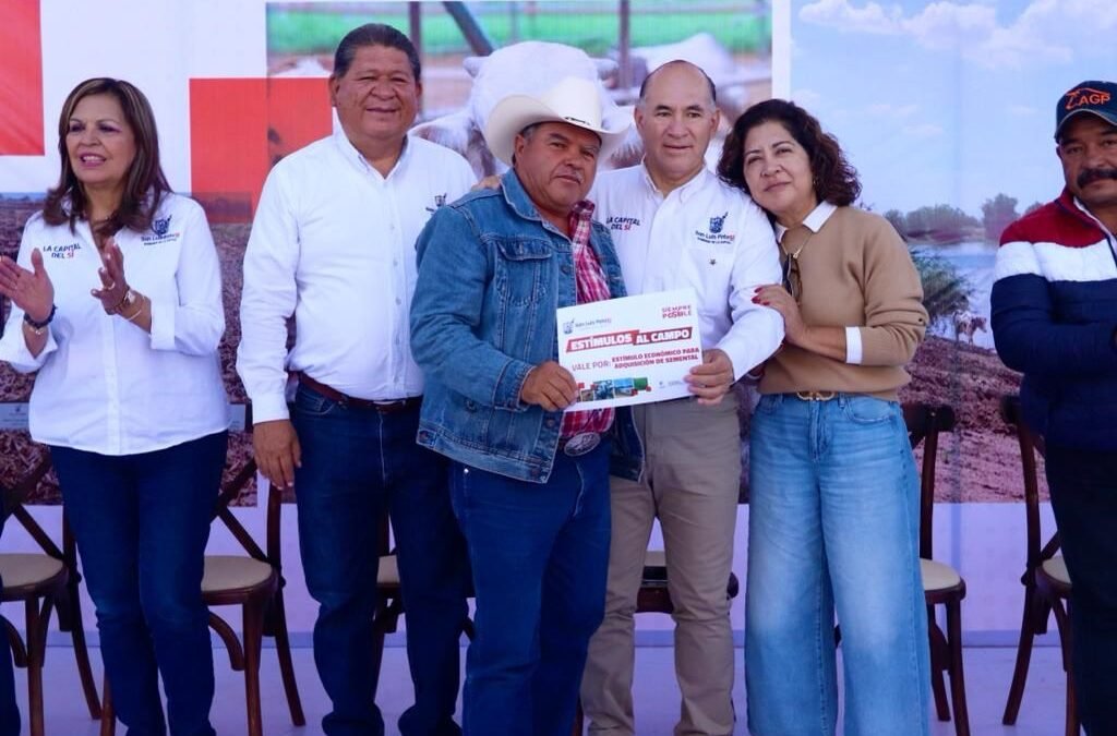 Villa de Pozos en pleno desarrollo; Alcalde Galindo entrega apoyos agropecuarios y supervisa nuevo cementerio