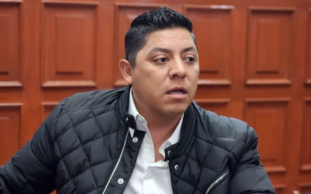 GABINETE, A GALLARDO LE SALIÓ CHIQUITO