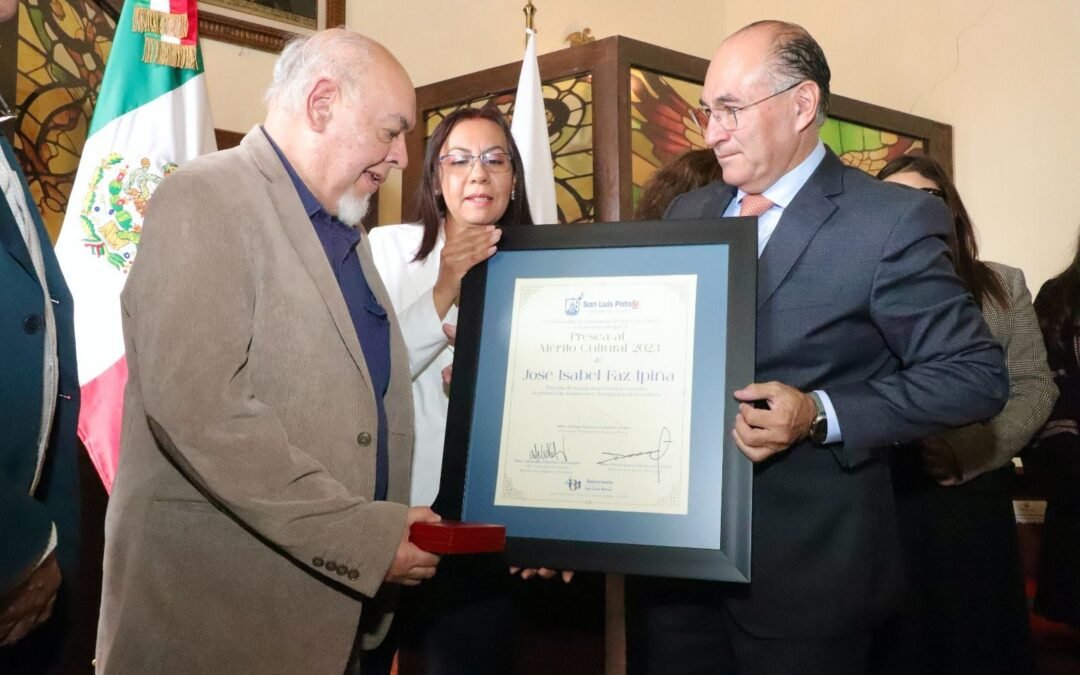 Como parte de la conmemoración del Día de la Ciudad, Cabildo de SLP entrega Presea al Mérito Cultural a José Isabel Faz Ipiña