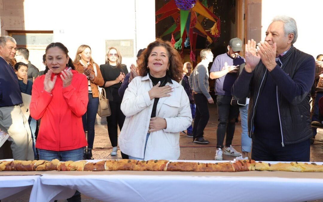 Cientos de familias potosinas degustaron la Rosca de Reyes Monumental de San Luis Capital
