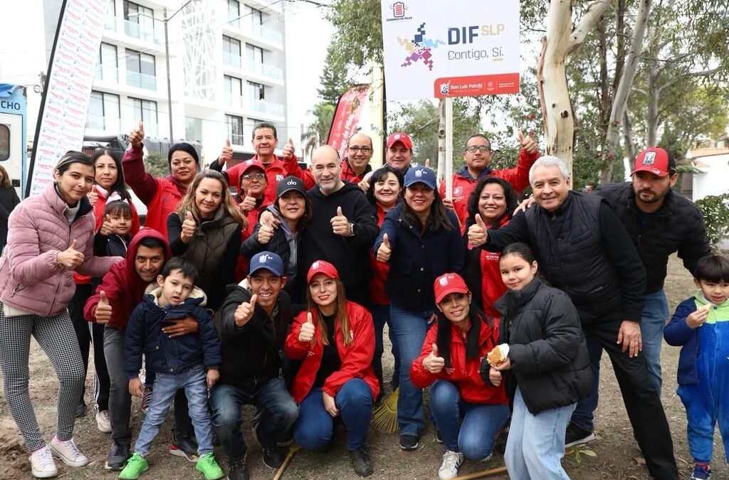 En el primer Domingo de Pilas de 2024, Alcalde Galindo se compromete a arreglar las calles de Lomas Tercera Sección