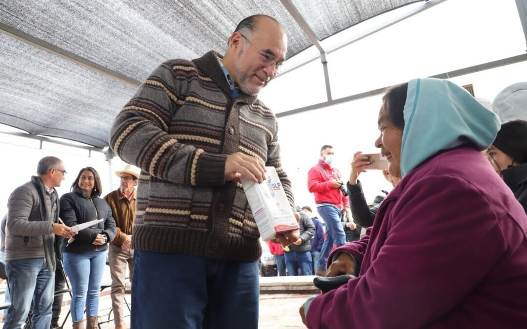 Alcalde Galindo entrega estímulos a productores agropecuarios y apoyos alimentarios a comunidades de la Delegación de Bocas