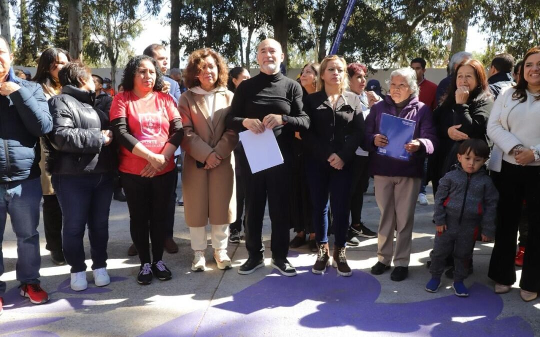 Junto a vecinas y vecinos del Barrio El Saucito, Alcalde Galindo rehabilita el espacio público, en el Domingo de Pilas
