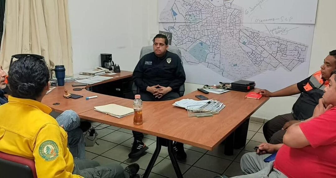 Protección Civil Municipal informa: se suman brigadistas provenientes de Cd. Fernández para el combate al incendio de la sierra de San Miguelito