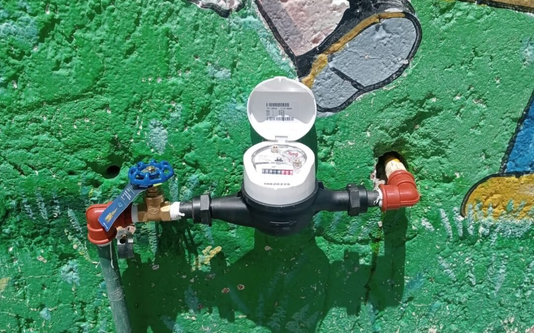 Repara Interapas tomas de agua dañadas por vándalos que provocaron desperdicio de agua.