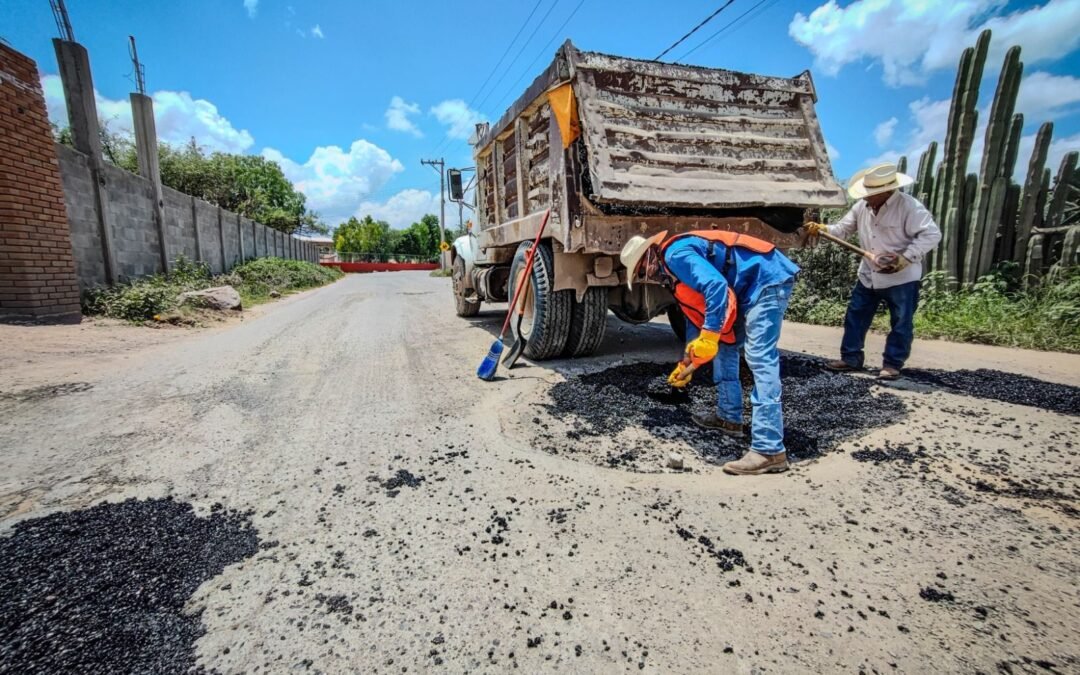 Continúa regeneración de carreteras el Gobierno Municipal de SLP
