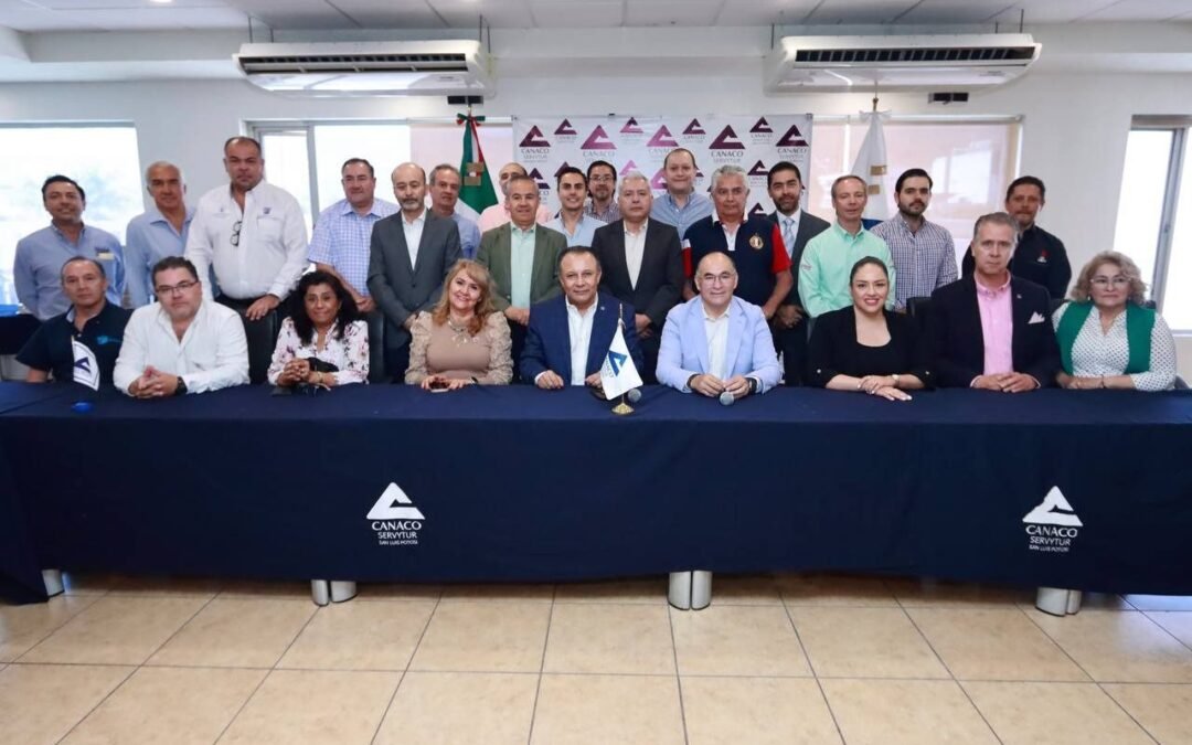 Alcalde Enrique Galindo promueve agilizar los trámites de Comercio, con miembros de Canaco