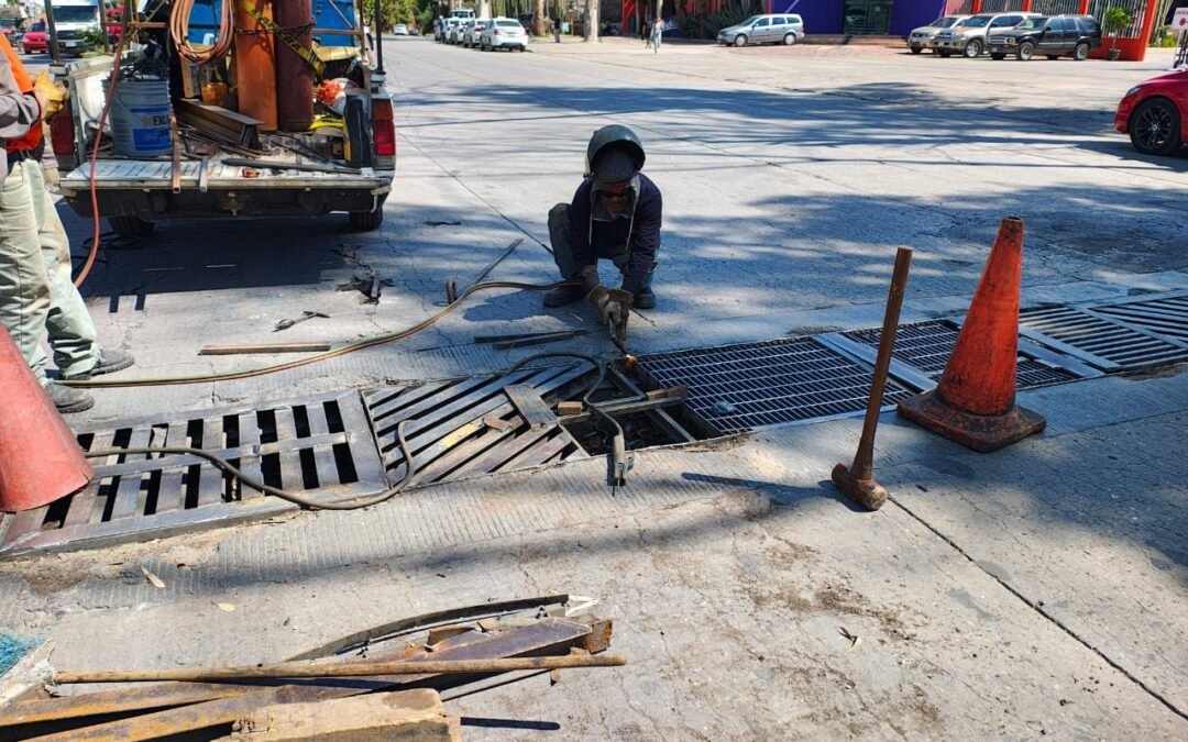 Gobierno de la Capital atiende incidente por reblandecimiento de tierra en terreno baldío en el fraccionamiento Desarrollos del Pedregal