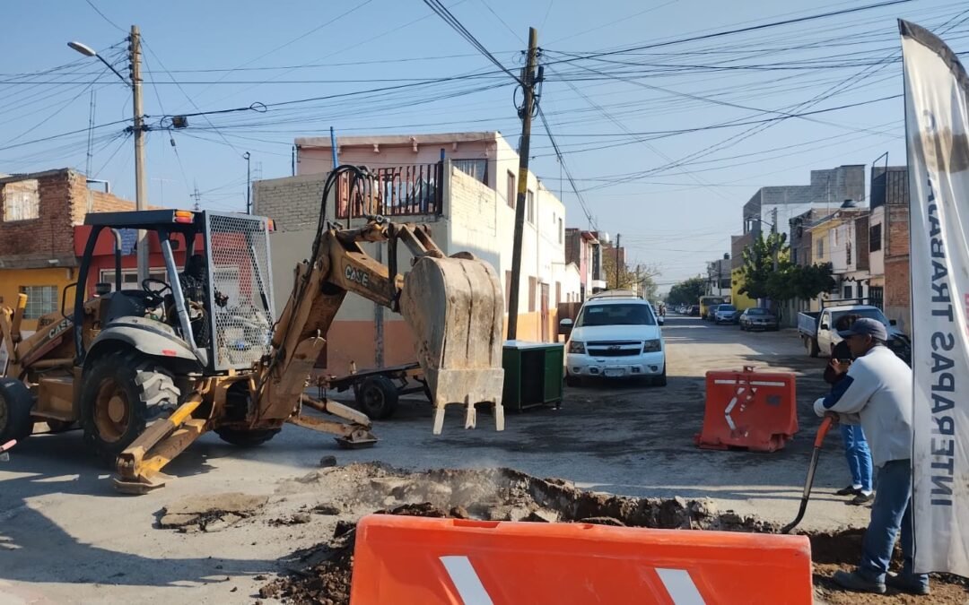 Interapas inicia trabajos en la red sanitaria de dos colonias en la Capital y se anuncian cierres viales.