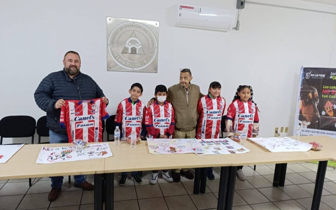 Premia Gobierno de la Capital a menores que participaron en concurso de “Los Cohetes no son tus Cuates”