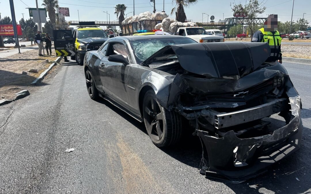 HOMBRES ARMADOS TIENEN ACCIDENTE DE TRÁNSITO Y HUYEN EN OTRO VEHÍCULO ROBADO