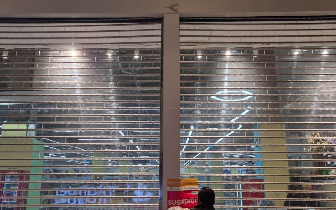 Gobierno de la Capital fortalece las acciones de ordenamiento: clausura tienda china sin licencia en plaza comercial