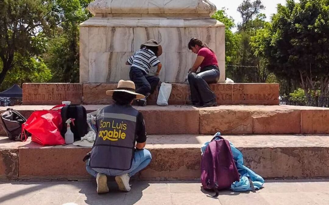 Gobierno de la Capital realiza intervención en la base del monumento a Hidalgo, en el Centro Histórico