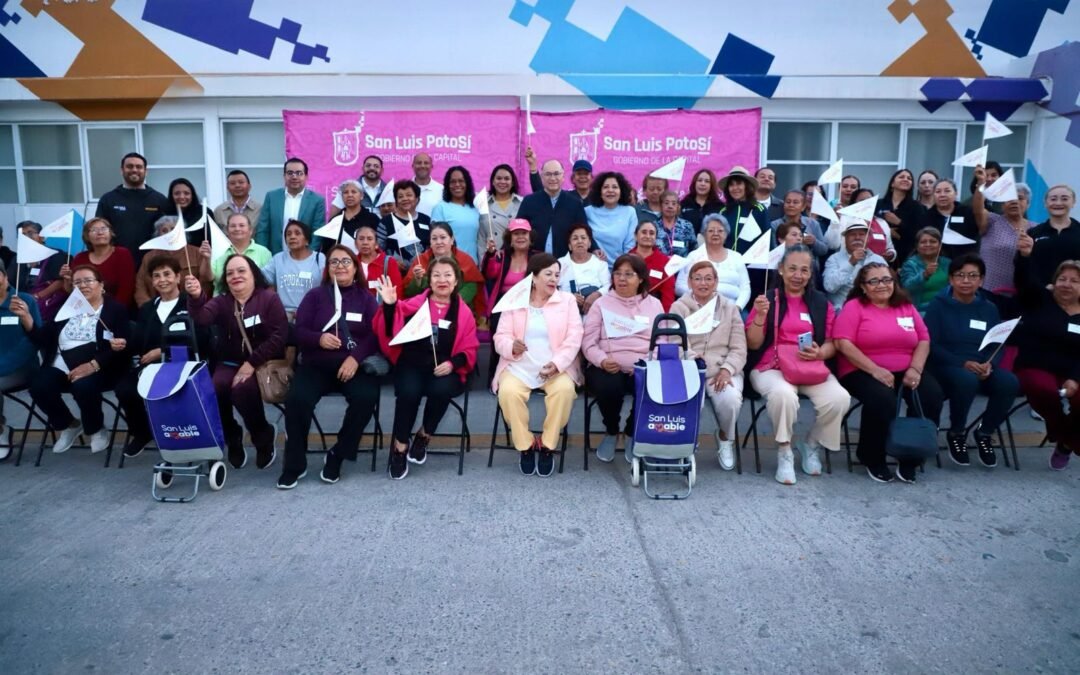 Adultos mayores reconocen al Alcalde Enrique Galindo por las obras y acciones en beneficio de este sector