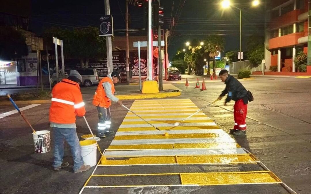 Ayuntamiento de SLP trabaja de noche para mantener limpia la ciudad