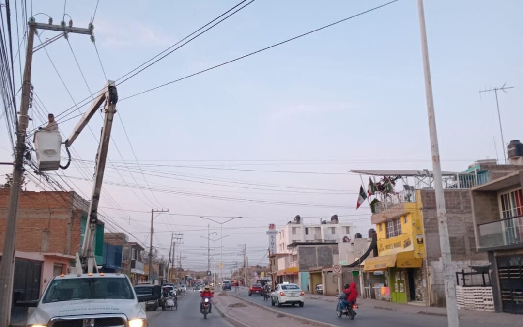Alumbrado Público corrige fallas en fotoceldas y restablece operación de luminarias