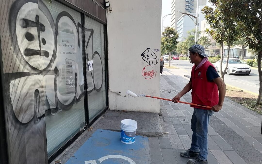 Refuerza Ayuntamiento limpieza de grafiti en el Centro Histórico