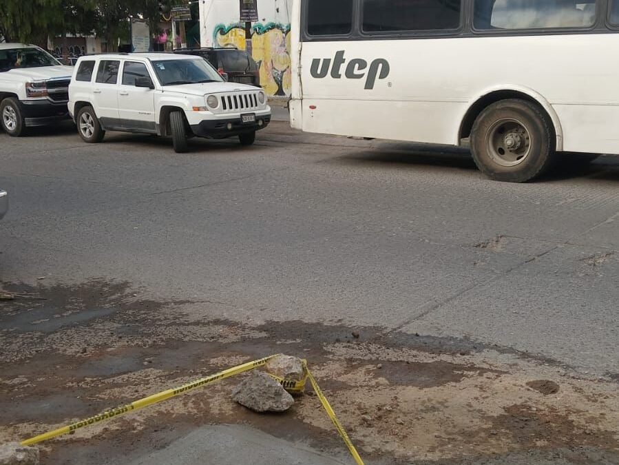 INTERAPAS realiza trabajos de bacheo en Av. Ricardo B. Anaya y Circuito Oriente