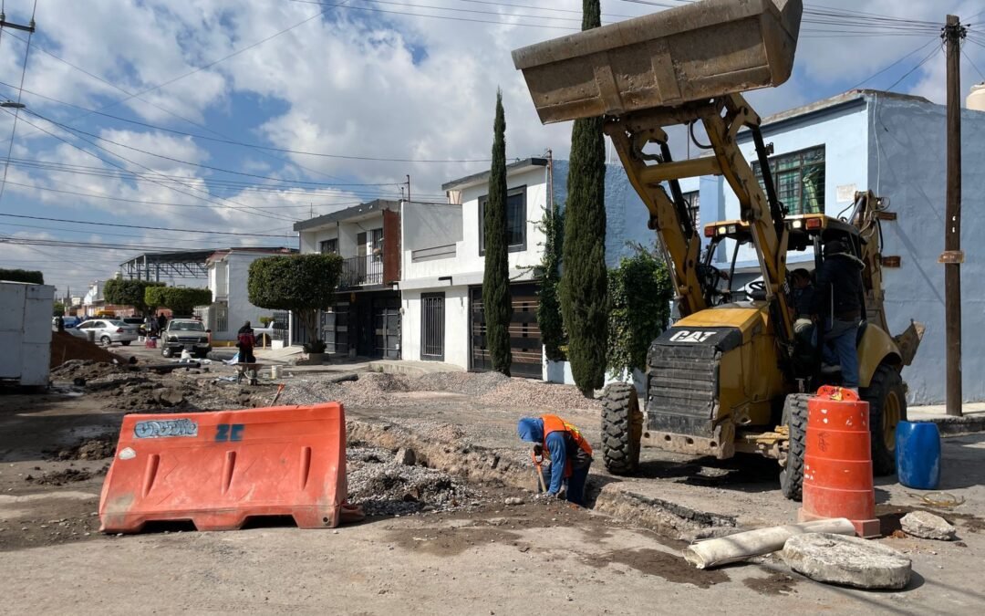 Interapas avanza en la renovación sanitaria de la calle Oaxaca