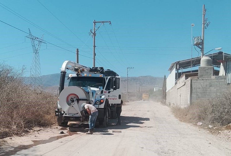 Responde Gobierno Municipal de SLP a solicitudes de mantenimiento de red de drenaje en La Pila
