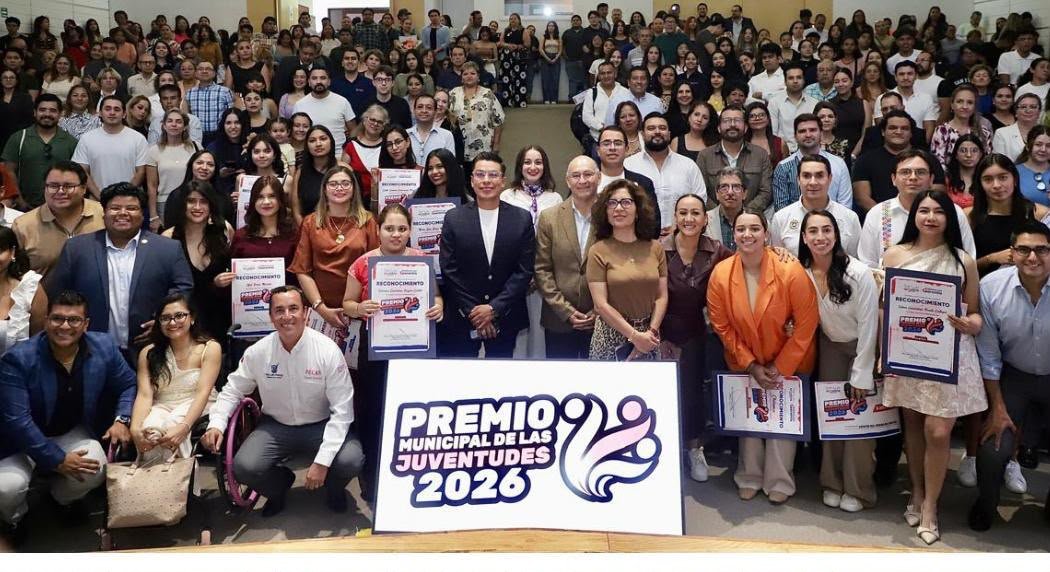 Enrique Galindo premia a lo más destacado de la juventud potosina